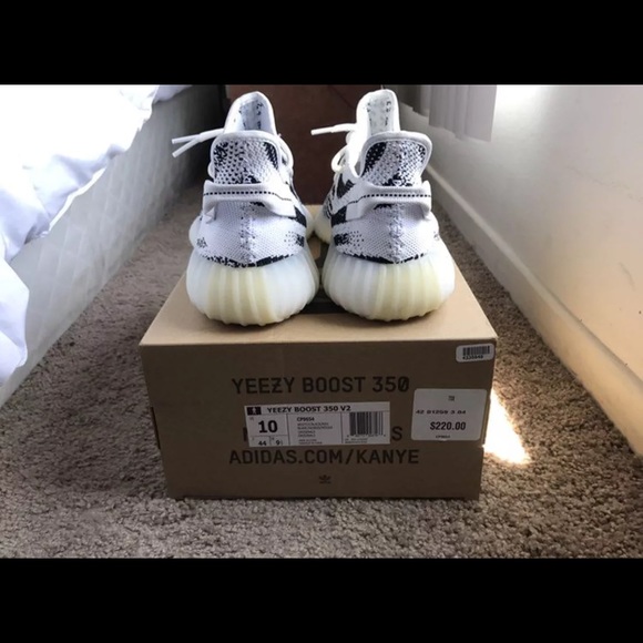 Yeezy Boost 350 V2 ‘Zebra' - Picture 2 of 5